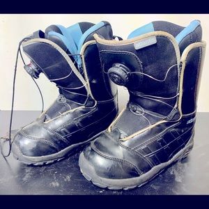 Atlantis Snowboard Boots size W7 / mondo 24.5